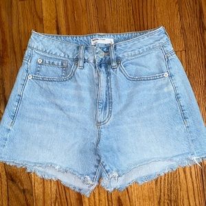 Garage Jean mom shorts size 3/26 cutoff